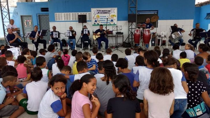 Projeto Guarda Faz Escola é realizado no bairro do Feitosa