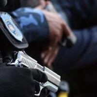 Projeto prevê perda de cargo para policial que ingira álcool portando arma