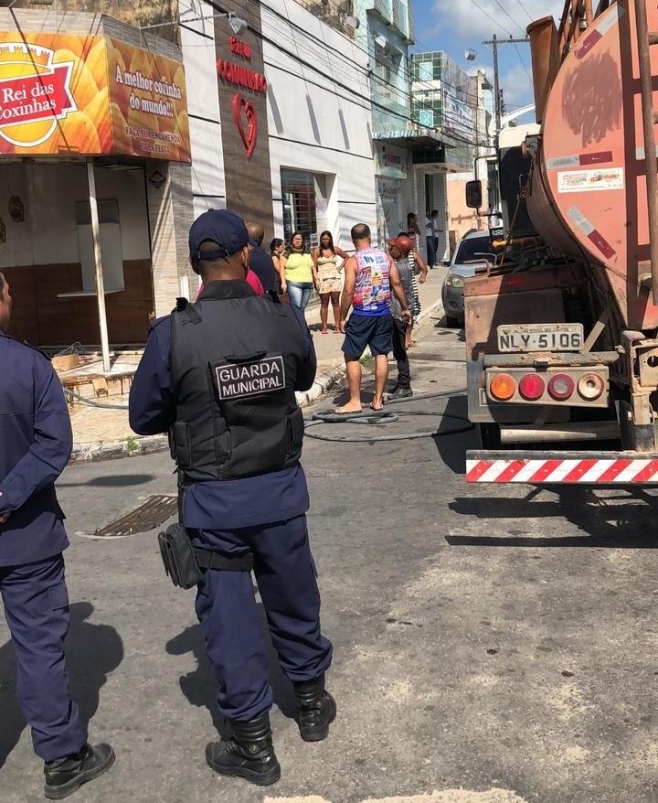 GM dá apoio durante princípio de incêndio em loja de São Miguel dos Campos