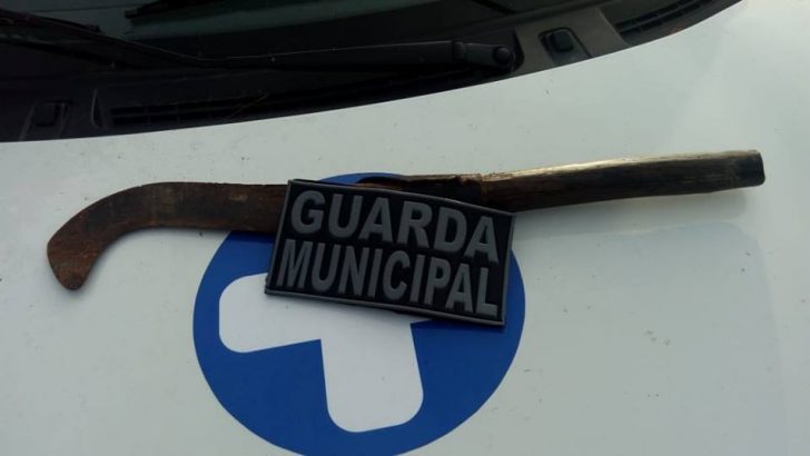 Guarda Municipal de Major Isidoro apreende homem com arma branca