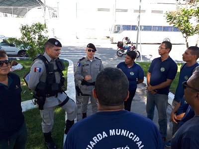 Base Comunitária do Vergel do Lago recebe visita de guardas municipais de Maceió