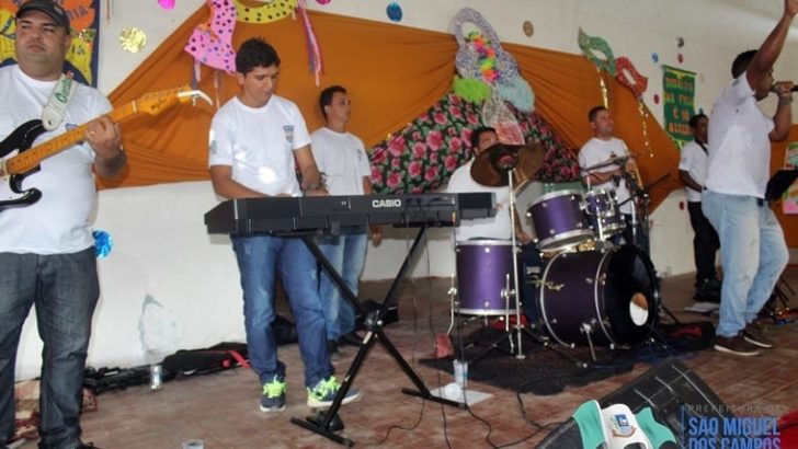 Banda da GCM de São Miguel dos Campos anima carnaval de alunos da rede municipal de ensino