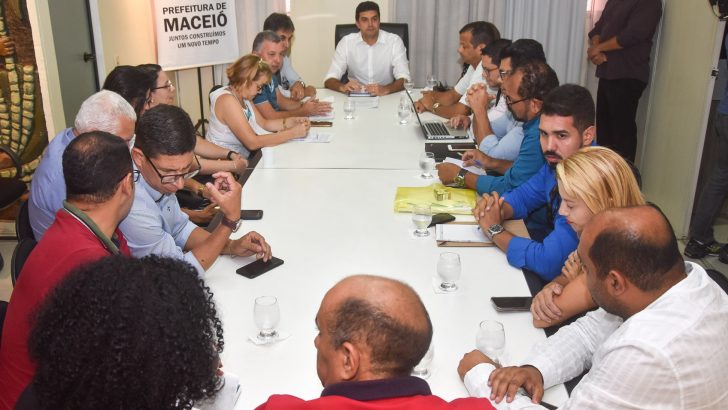 Sindicatos se reúnem com Prefeito Rui Palmeira e conseguem retirada do projeto de pauta da Câmara