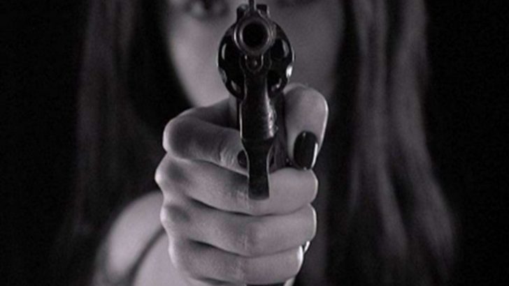 Projeto autoriza porte de arma por mulher sob medida protetiva