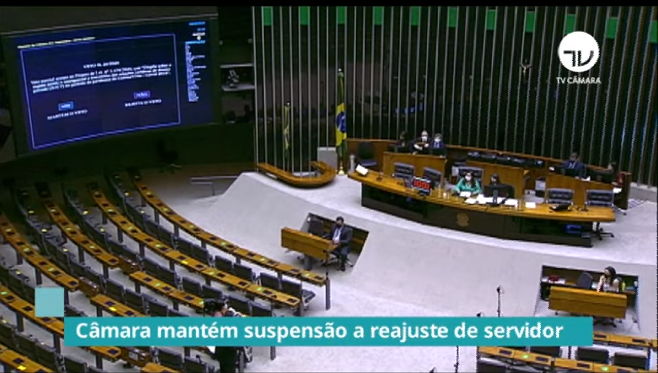 Deputados decidem manter proibição a reajuste de servidores públicos que atuam no combate à Covid-19