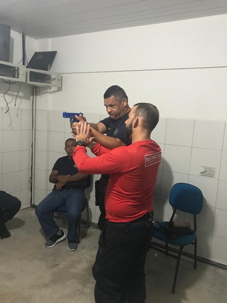 Guardas de Maceió fazem curso de instrução de armas
