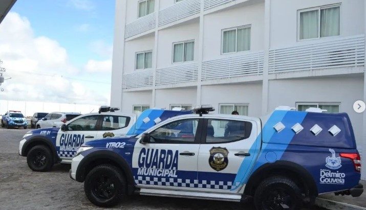 Guarda Municipal de Delmiro Gouveia recebe duas novas viaturas, coletes e sparks