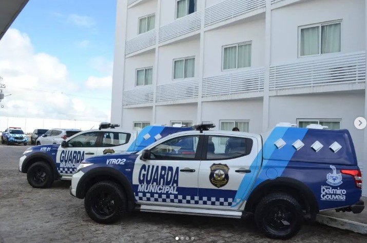 Guarda Municipal de Delmiro Gouveia recebe duas novas viaturas, coletes e sparks