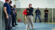 Guarda Civil Municipal realiza treinamento de abordagem em edificações