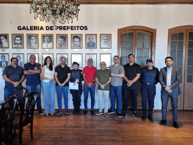 Representantes do Sindguarda-AL, da Guarda Municipal de Marechal Deodoro e da gestão municipal após a reunião realizada na sede da Prefeitura.