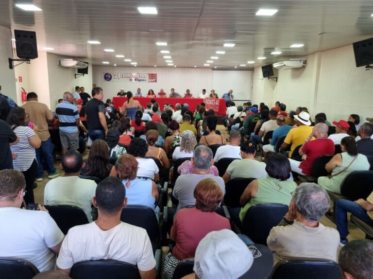 Servidores municipais aprovam, por unanimidade, reivindicação de 10% de reajuste salarial