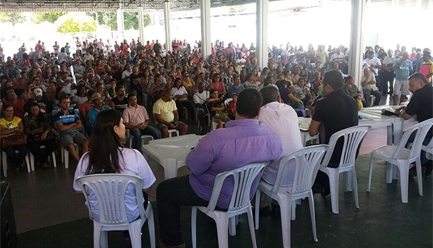 Prefeito quer dialogar com servidores em maio. Greve continua