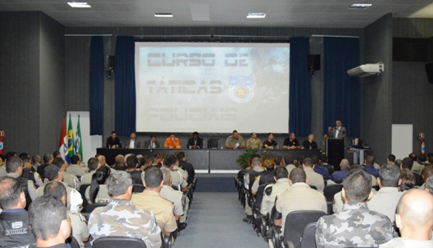 Agentes da segurança iniciam curso de táticas policiais com a Swat