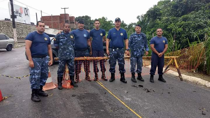Guardas Municipais dão apoio as vítimas das Chuvas em Alagoas