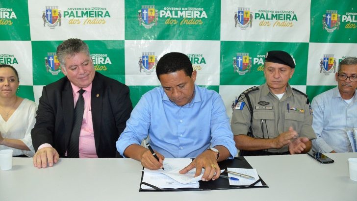 Júlio Cezar dá posse a 30 agentes da Guarda Municipal de Palmeira