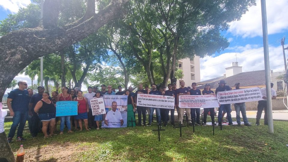 Guardas municipais e população fazem caminhada por segurança e denunciam abandono da Guarda Municipal de São Miguel dos Campos