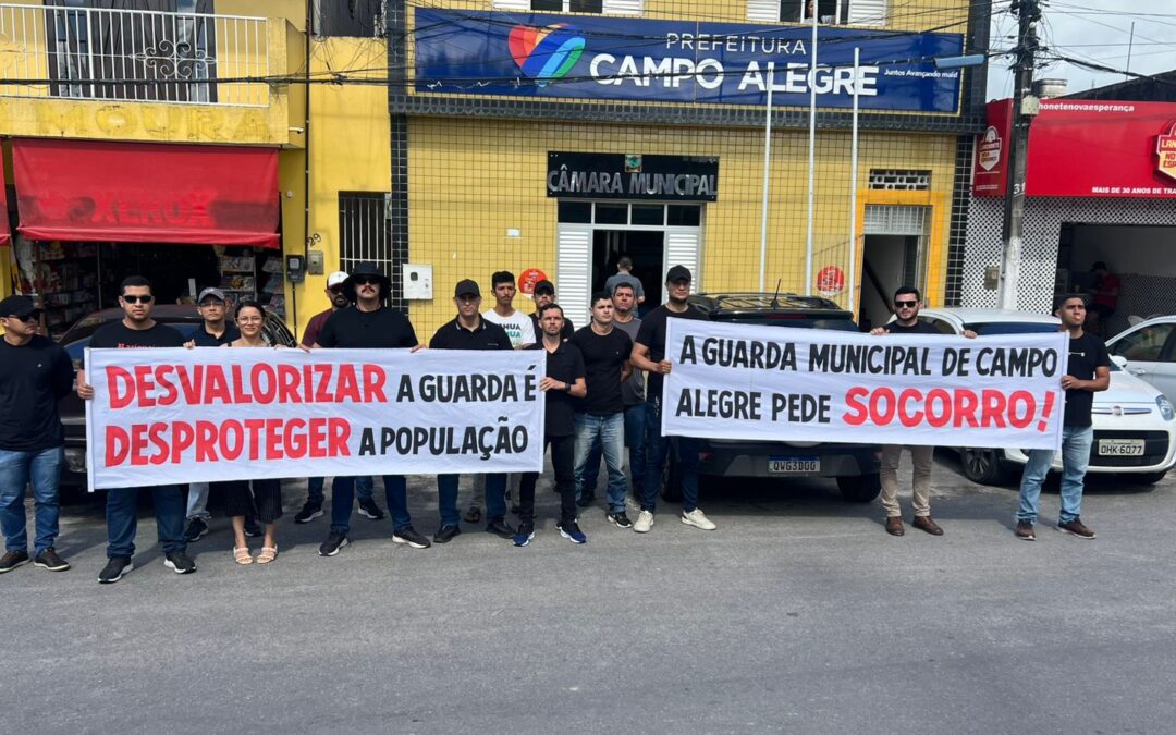 Guardas municipais de Campo Alegre promoveram um ato pacífico em frente à sede da Prefeitura Municipal. Foto: Cortesia